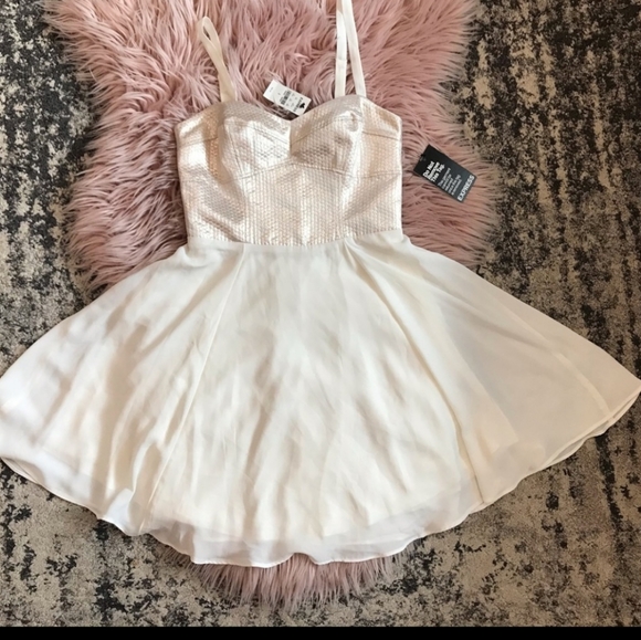 Express Dresses & Skirts - New EXPRESS Flowy Skater/Cocktail Dress